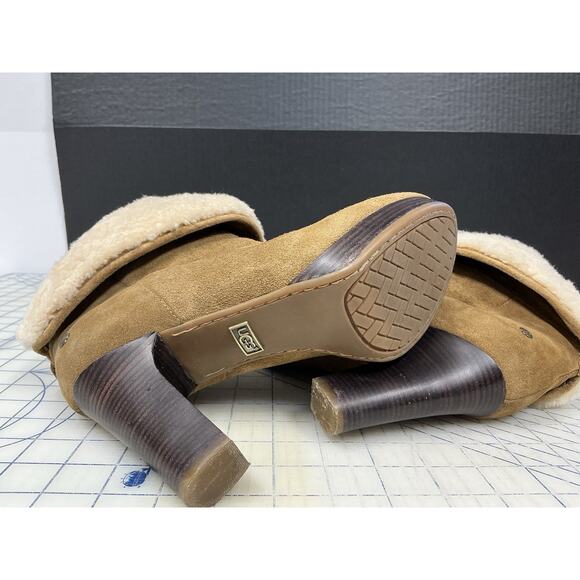 UGG Dandylion Bootie, Size 8, 4-inch heels, reversible shearling trim - Picture 7 of 14